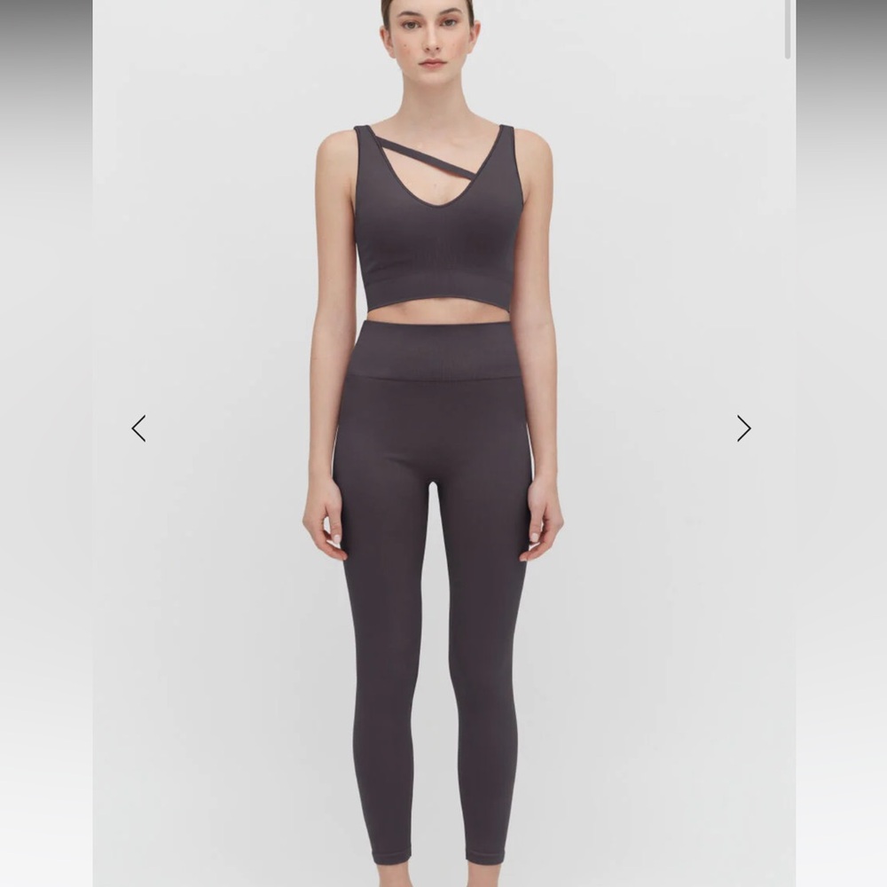 Cuyana workout set